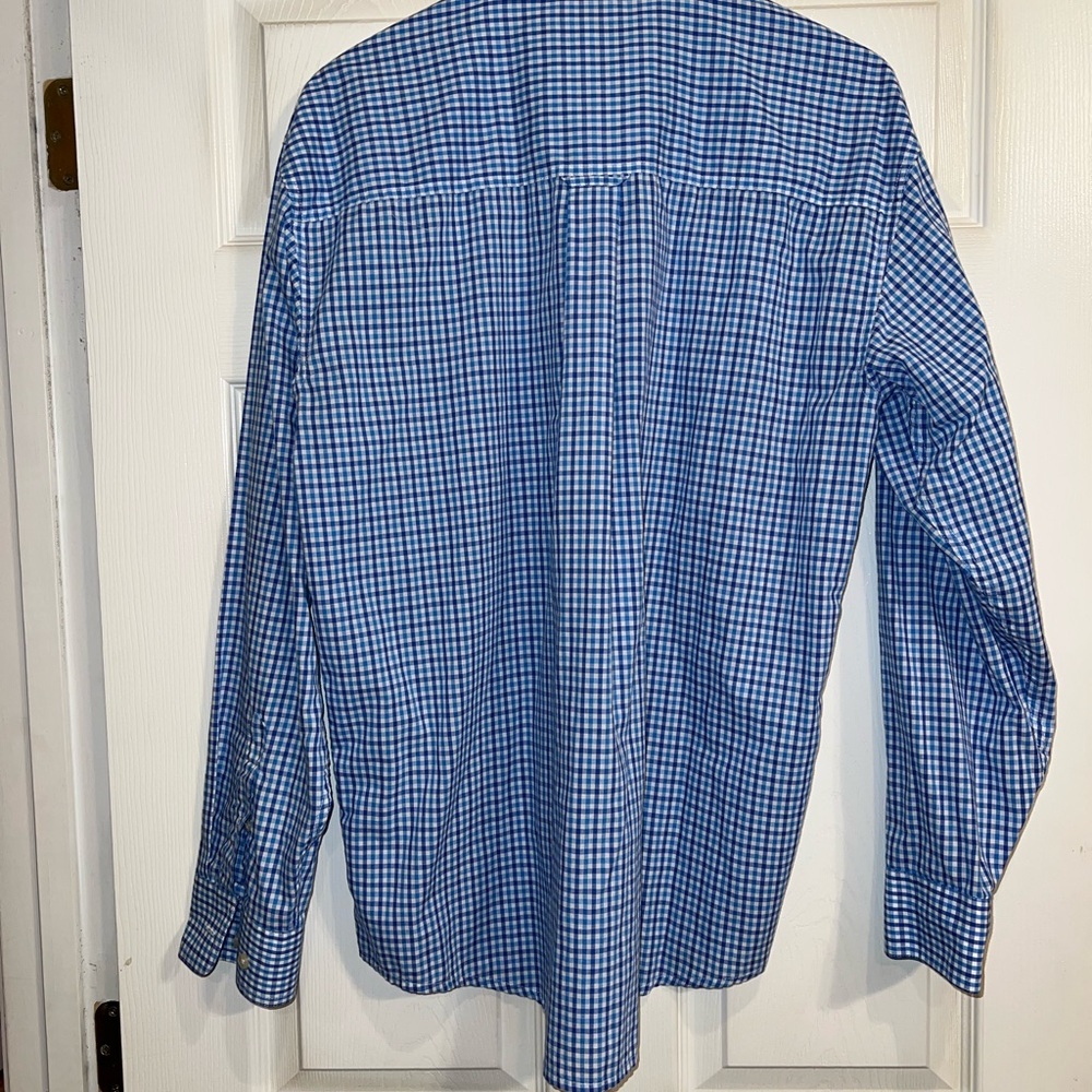 Wrangler Blue and White Casual Button Down Shirt. Size large. EUC - Picture 3 of 3